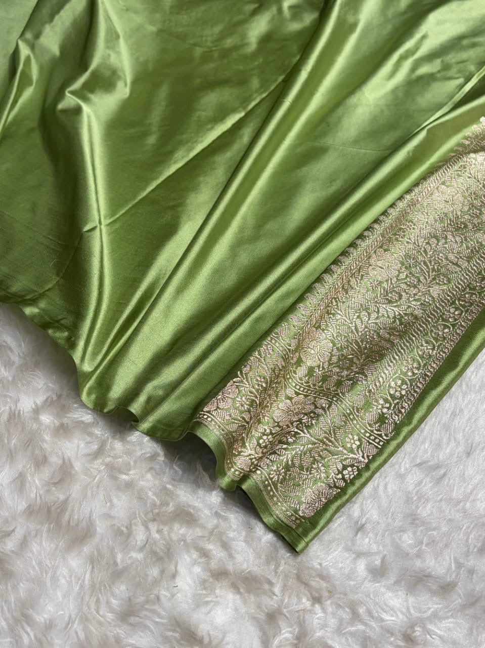 Pista Tanchui Meenakri Mashru Katan Silk Banarasi Saree