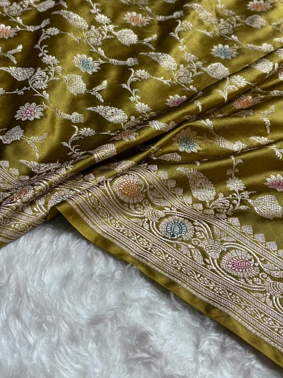 Mehndi Jall Meenakari Mashru Katan Silk Banarasi Saree
