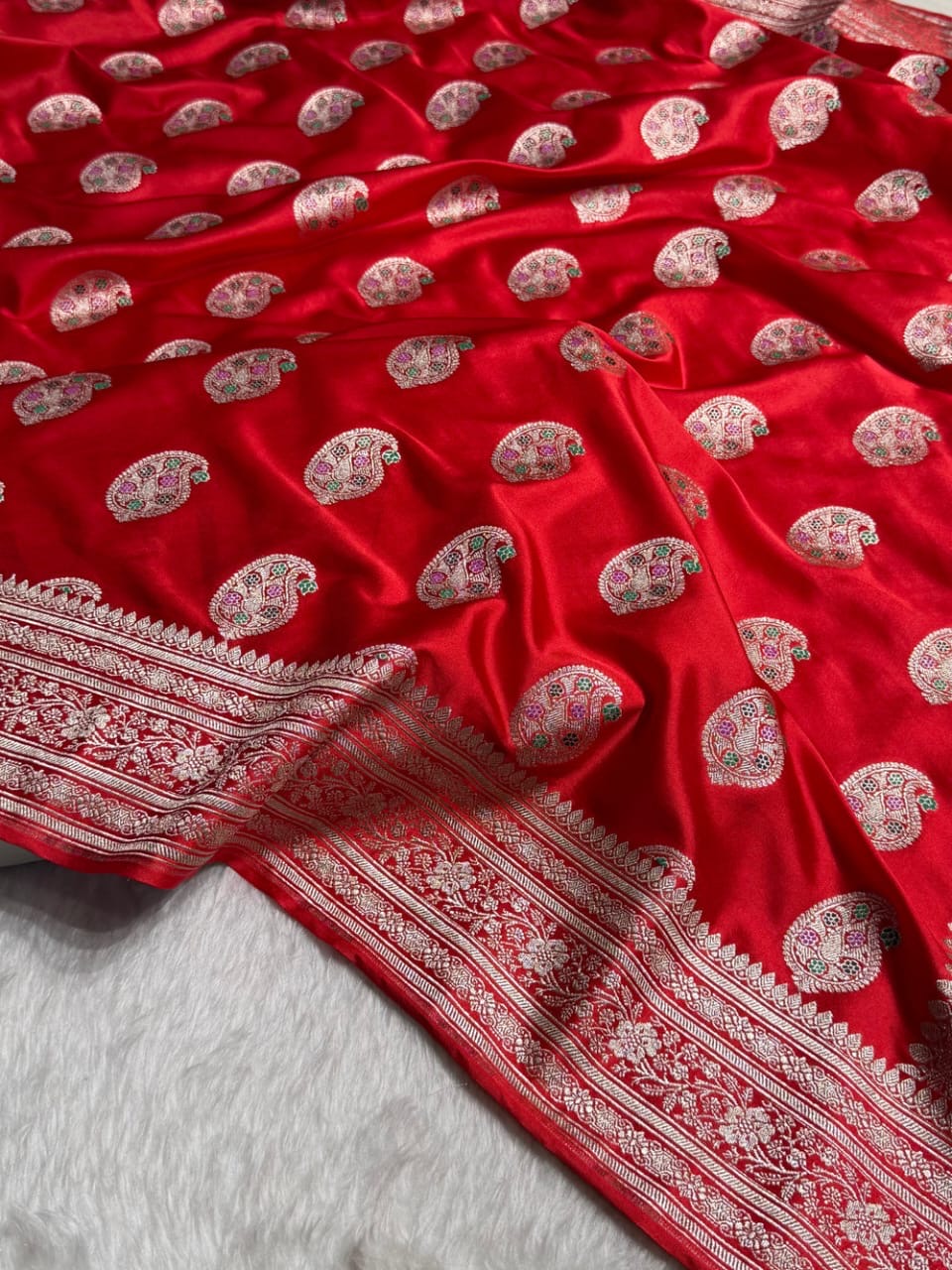 Red Carry Meenakari Mashru Katan Silk Banarasi Saree