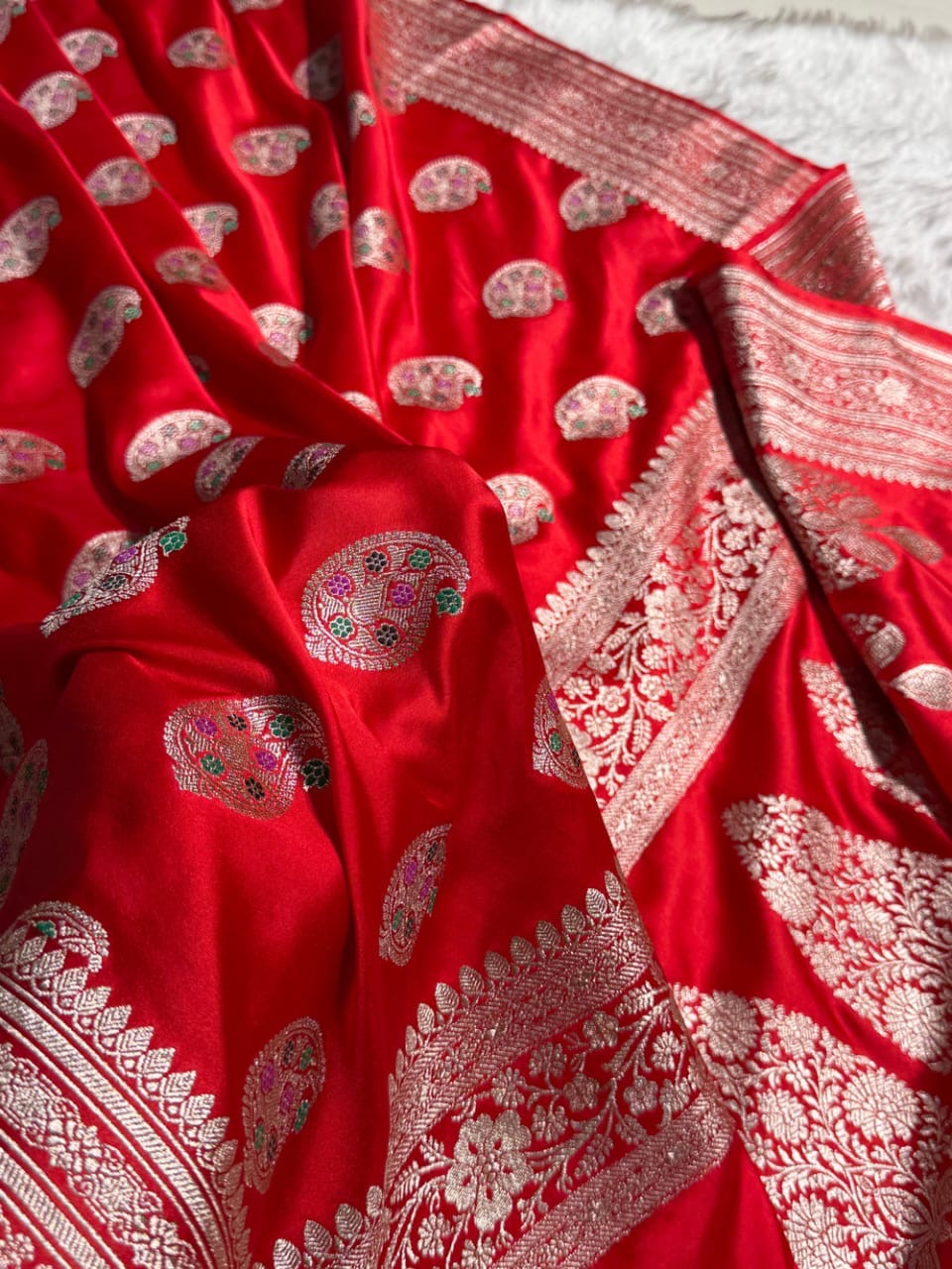 Red Carry Meenakari Mashru Katan Silk Banarasi Saree