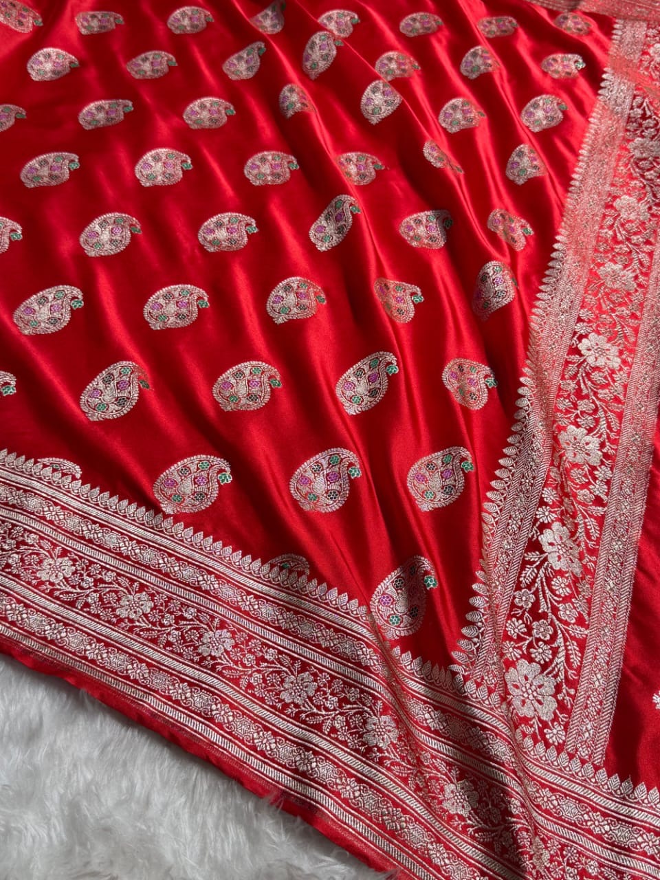 Red Carry Meenakari Mashru Katan Silk Banarasi Saree