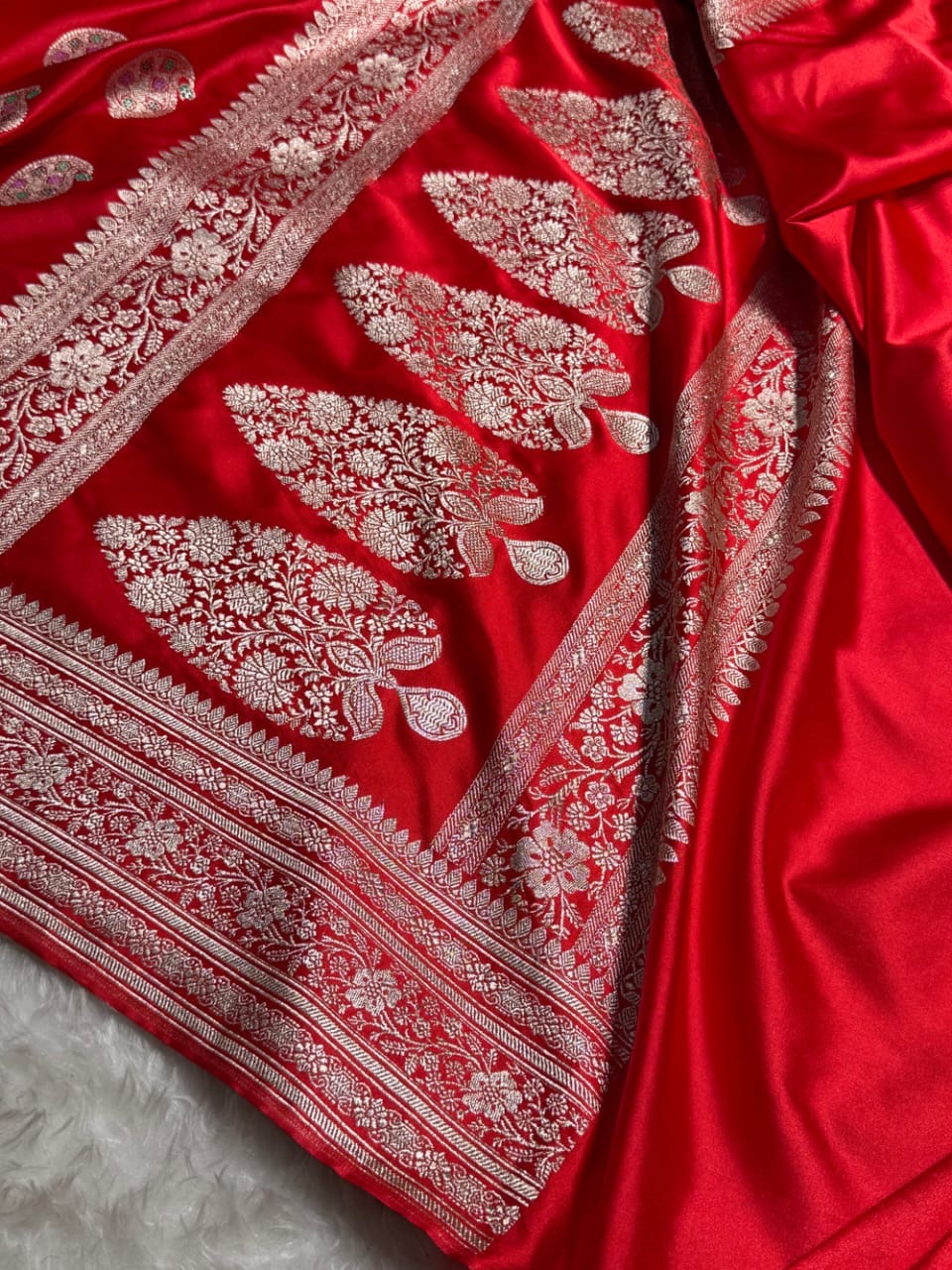 Red Carry Meenakari Mashru Katan Silk Banarasi Saree