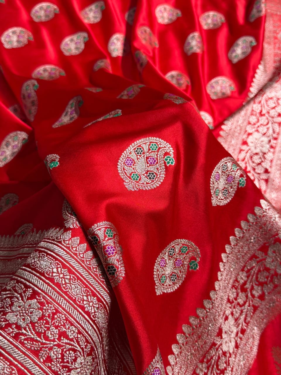Red Carry Meenakari Mashru Katan Silk Banarasi Saree